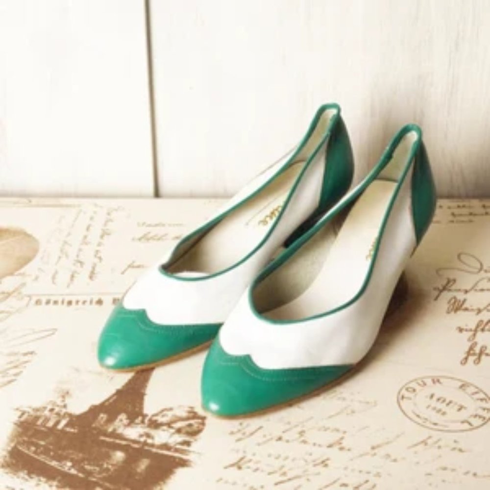Low heels Pumps Caroline. Vintage .